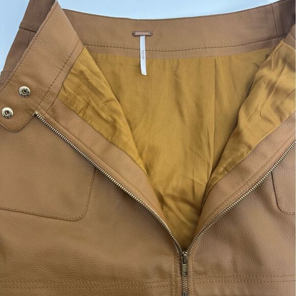 FREE PEOPLE Women’s Tan Camel Faux Leather Mini Skirt Sz 2 - Picture 7 of 10